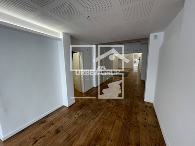 Inmueble en Calle Font Vella    bajos, Barcelona