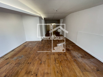 Inmueble en Calle Font Vella    bajos, Barcelona