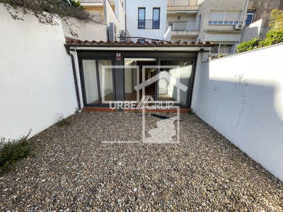 Inmueble en Calle Font Vella    bajos, Barcelona