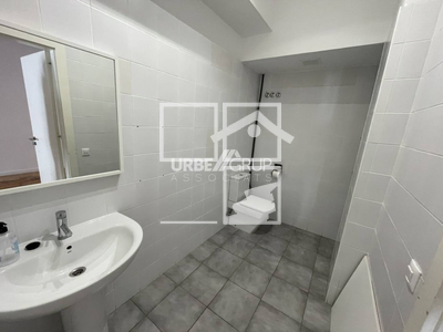 Inmueble en Calle Font Vella    bajos, Barcelona