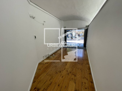 Inmueble en Calle Font Vella    bajos, Barcelona