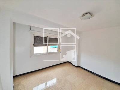 Local en Juan RamÃ³n JimÃ©nez, Rubí Barcelona